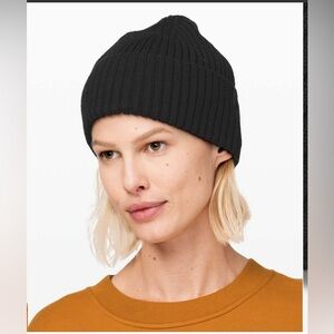 lululemon athletica Close Fit Black Ribbed Knit Beanie